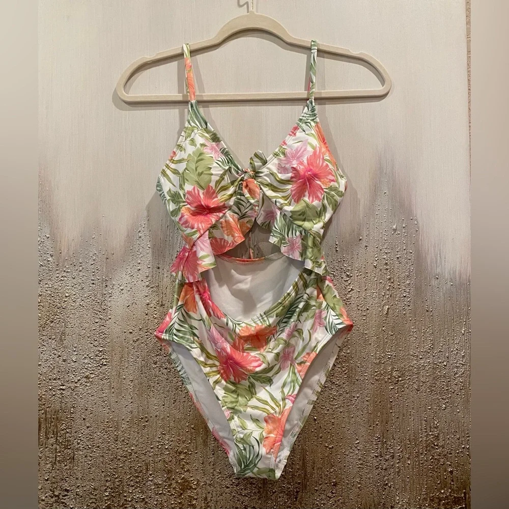 NWOT Hurley Floral Cut Out Ruffled W/Lace Up Back One Piece Swimsuit - Size S - Picture 1 of 13